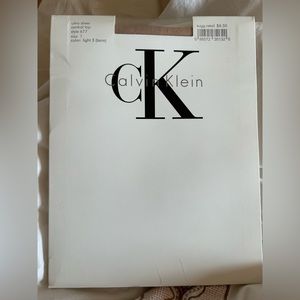 Calvin Klein Women's Pantyhose Ultra Sheer Control Top Style 677 LIGHT 3(bare)